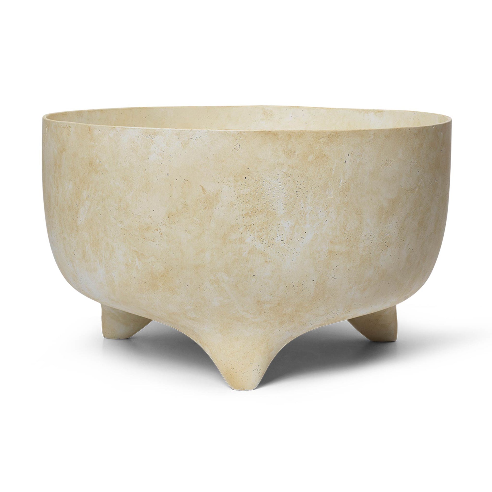 Ferm Living（ファームリビング）は、人生の対比を意識しながら、期待や夢の中で快適さと意味を追い求め、真の価値を感じられる空間を提供することを目指しています。デザインへの情熱と、環境や社会に配慮した責任ある選択を大切にし、誠実で心地よい製品や環境づくりに取り組んでいます。デンマーク・コペンハーゲンを拠点に、世界中の職人と協働し、スカンジナビアの思想と世界の技術・伝統を融合。柔らかなフォルムや豊かなテクスチャー、意外性のあるディテールを特徴とするコレクションは、洗練された美しさの中にも驚きと温かみをもたらします。素材選びから製造、配送まで持続可能性を意識し、より良い未来へ向けた選択を後押しします。家具、アクセサリー、照明を通じて、あなたらしく心地よい空間づくりをサポートします。
