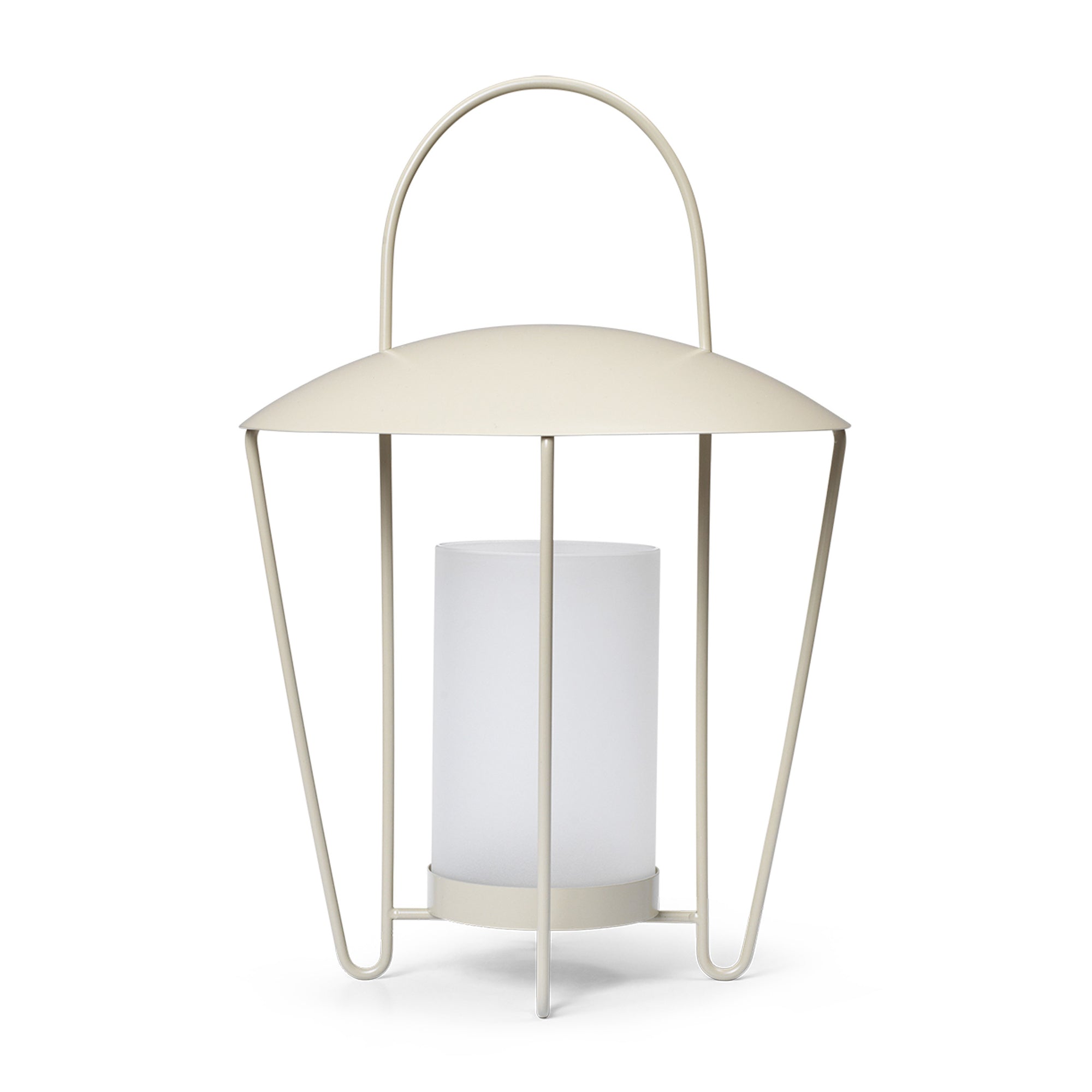 Ferm Living（ファームリビング）は、人生の対比を意識しながら、期待や夢の中で快適さと意味を追い求め、真の価値を感じられる空間を提供することを目指しています。デザインへの情熱と、環境や社会に配慮した責任ある選択を大切にし、誠実で心地よい製品や環境づくりに取り組んでいます。デンマーク・コペンハーゲンを拠点に、世界中の職人と協働し、スカンジナビアの思想と世界の技術・伝統を融合。柔らかなフォルムや豊かなテクスチャー、意外性のあるディテールを特徴とするコレクションは、洗練された美しさの中にも驚きと温かみをもたらします。素材選びから製造、配送まで持続可能性を意識し、より良い未来へ向けた選択を後押しします。家具、アクセサリー、照明を通じて、あなたらしく心地よい空間づくりをサポートします。