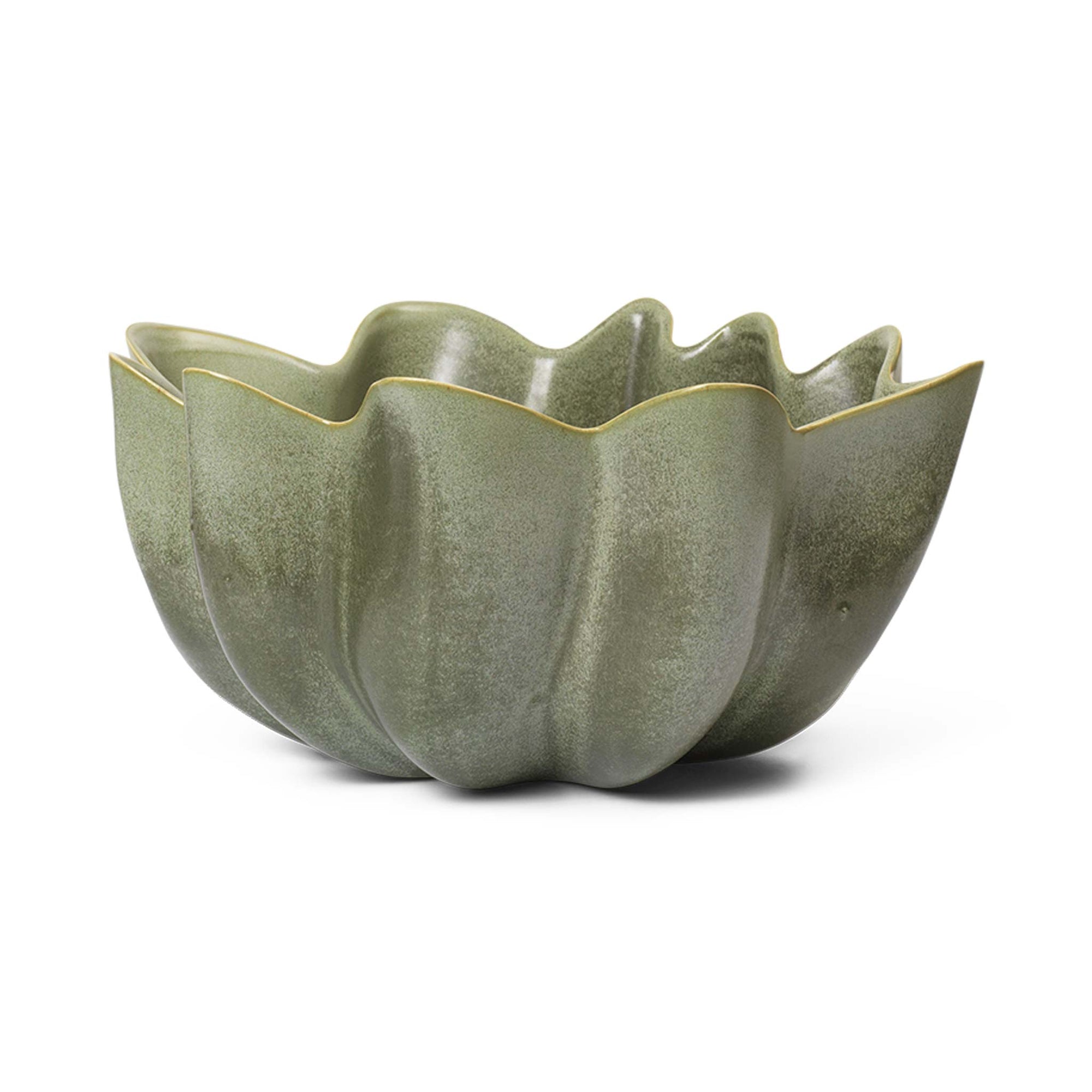 Ferm Living（ファームリビング）は、人生の対比を意識しながら、期待や夢の中で快適さと意味を追い求め、真の価値を感じられる空間を提供することを目指しています。デザインへの情熱と、環境や社会に配慮した責任ある選択を大切にし、誠実で心地よい製品や環境づくりに取り組んでいます。デンマーク・コペンハーゲンを拠点に、世界中の職人と協働し、スカンジナビアの思想と世界の技術・伝統を融合。柔らかなフォルムや豊かなテクスチャー、意外性のあるディテールを特徴とするコレクションは、洗練された美しさの中にも驚きと温かみをもたらします。素材選びから製造、配送まで持続可能性を意識し、より良い未来へ向けた選択を後押しします。家具、アクセサリー、照明を通じて、あなたらしく心地よい空間づくりをサポートします。