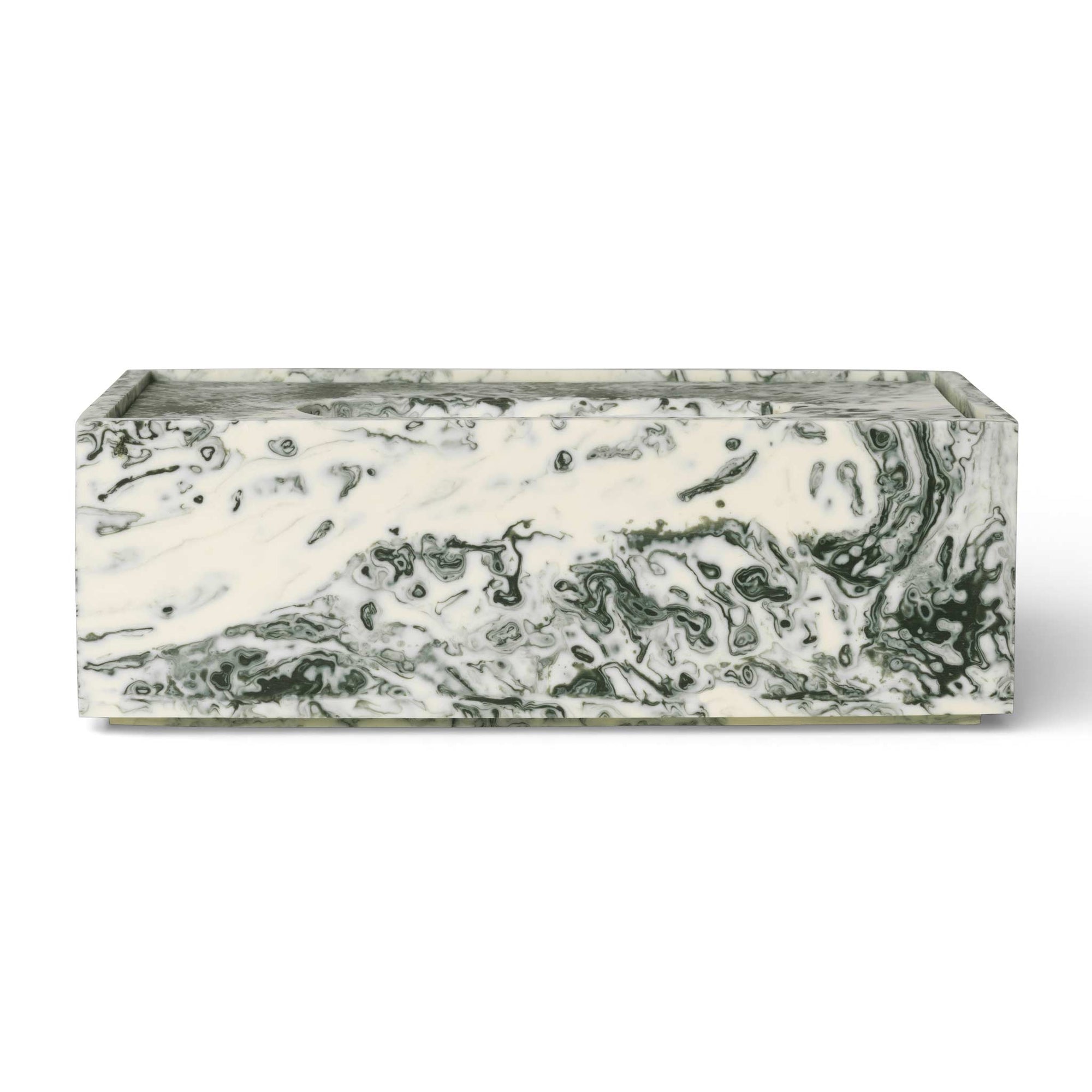 Ferm Living（ファームリビング）は、人生の対比を意識しながら、期待や夢の中で快適さと意味を追い求め、真の価値を感じられる空間を提供することを目指しています。デザインへの情熱と、環境や社会に配慮した責任ある選択を大切にし、誠実で心地よい製品や環境づくりに取り組んでいます。デンマーク・コペンハーゲンを拠点に、世界中の職人と協働し、スカンジナビアの思想と世界の技術・伝統を融合。柔らかなフォルムや豊かなテクスチャー、意外性のあるディテールを特徴とするコレクションは、洗練された美しさの中にも驚きと温かみをもたらします。素材選びから製造、配送まで持続可能性を意識し、より良い未来へ向けた選択を後押しします。家具、アクセサリー、照明を通じて、あなたらしく心地よい空間づくりをサポートします。