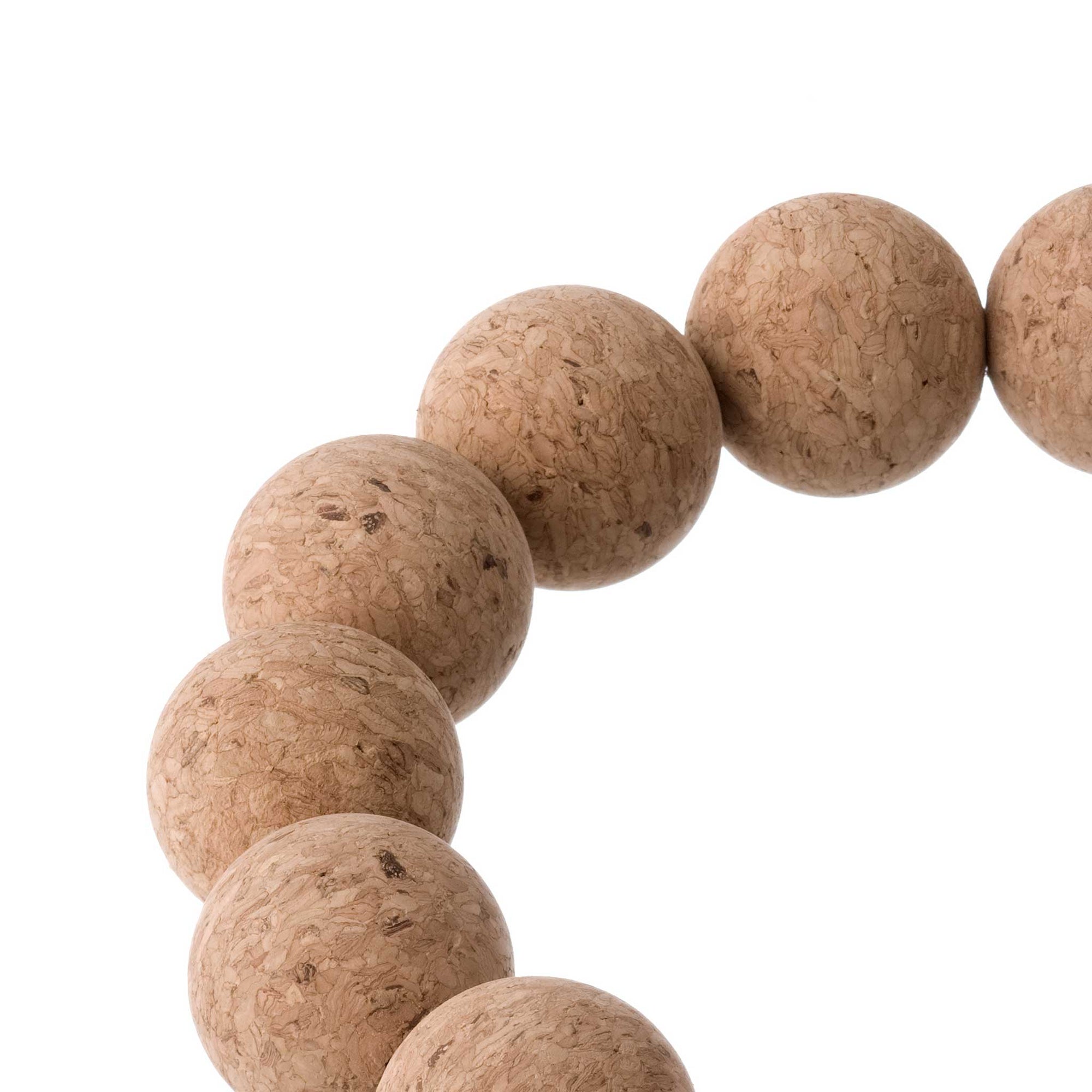 Ferm Living（ファームリビング）は、人生の対比を意識しながら、期待や夢の中で快適さと意味を追い求め、真の価値を感じられる空間を提供することを目指しています。デザインへの情熱と、環境や社会に配慮した責任ある選択を大切にし、誠実で心地よい製品や環境づくりに取り組んでいます。デンマーク・コペンハーゲンを拠点に、世界中の職人と協働し、スカンジナビアの思想と世界の技術・伝統を融合。柔らかなフォルムや豊かなテクスチャー、意外性のあるディテールを特徴とするコレクションは、洗練された美しさの中にも驚きと温かみをもたらします。素材選びから製造、配送まで持続可能性を意識し、より良い未来へ向けた選択を後押しします。家具、アクセサリー、照明を通じて、あなたらしく心地よい空間づくりをサポートします。