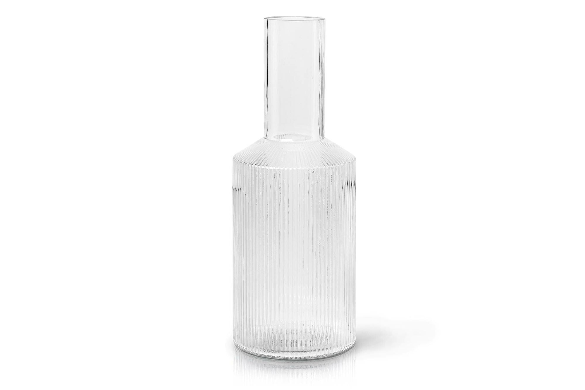 "ferm LIVING"の製品は毎日の生活がきっと楽しくなる物ばかり。それは壁紙だったり、キッチン用品、バス用品、リビング雑貨、またオフィス用品など沢山のコレクションがあり、オーガニックコットンや木材、磁気、金属など多くの拘った材質で、シンプルな材質から職人によって長く使える物へと変えて行きます。デザインはデンマークの伝統に基づいた美しい物。ロゴの鳥はデンマークの伝統を守って生きたいという思いが込められています。