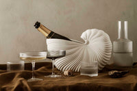 "ferm LIVING"の製品は毎日の生活がきっと楽しくなる物ばかり。それは壁紙だったり、キッチン用品、バス用品、リビング雑貨、またオフィス用品など沢山のコレクションがあり、オーガニックコットンや木材、磁気、金属など多くの拘った材質で、シンプルな材質から職人によって長く使える物へと変えて行きます。デザインはデンマークの伝統に基づいた美しい物。ロゴの鳥はデンマークの伝統を守って生きたいという思いが込められています。