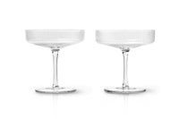 "ferm LIVING"の製品は毎日の生活がきっと楽しくなる物ばかり。それは壁紙だったり、キッチン用品、バス用品、リビング雑貨、またオフィス用品など沢山のコレクションがあり、オーガニックコットンや木材、磁気、金属など多くの拘った材質で、シンプルな材質から職人によって長く使える物へと変えて行きます。デザインはデンマークの伝統に基づいた美しい物。ロゴの鳥はデンマークの伝統を守って生きたいという思いが込められています。