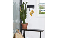 NOMESSは2007年にスザンヌポッツにより設立された、デンマークのブランドです。スタイリッシュで洗練されたセンスの良いアイテムは、持っているだけで毎日が楽しくなりそうです。