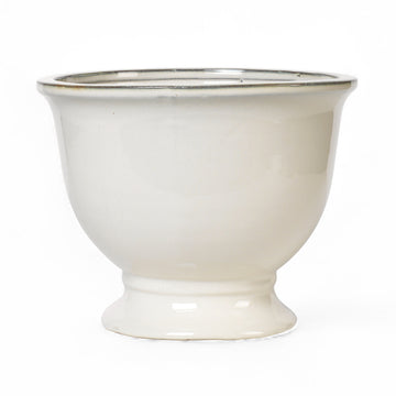 Broste Copenhagen（ブロステ・コペンハーゲン）は、1955年にデンマーク・コペンハーゲンで設立された、北欧デザインを代表するインテリアブランドのひとつです。創業以来、「暮らしに寄り添う上質なデザイン」をコンセプトに、自然から着想を得た柔らかな色彩や素材感を大切にしたコレクションを展開しています。トレンドに流されないタイムレスな美しさと実用性を兼ね備え、北欧ならではの穏やかで洗練された空間づくりをサポートします。クラフト感ある質感や素材選び、優れたディテールにより、住まいに心地よさと個性をもたらします。スカンジナビアの自然と都市生活を調和させるデザイン哲学のもと、Broste Copenhagenは現代的なライフスタイルに溶け込みながら、感性豊かな空間を演出します。北欧らしい温もりと美しさを取り入れたい方に、長く愛されるブランドです。