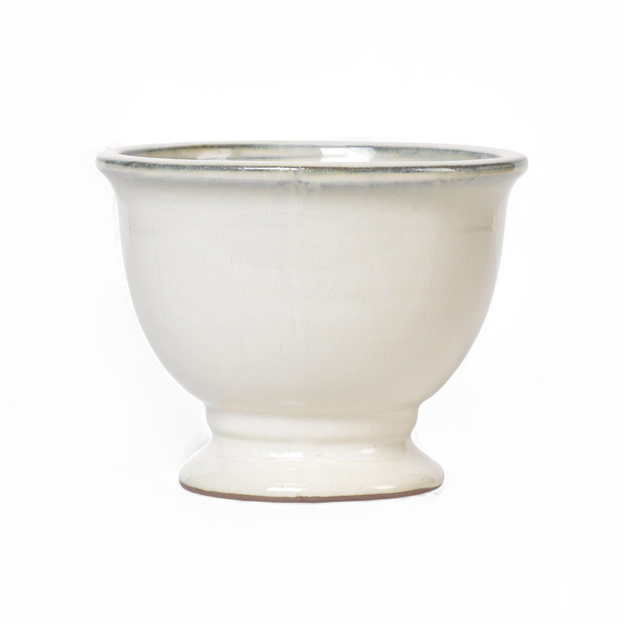 Broste Copenhagen（ブロステ・コペンハーゲン）は、1955年にデンマーク・コペンハーゲンで設立された、北欧デザインを代表するインテリアブランドのひとつです。創業以来、「暮らしに寄り添う上質なデザイン」をコンセプトに、自然から着想を得た柔らかな色彩や素材感を大切にしたコレクションを展開しています。トレンドに流されないタイムレスな美しさと実用性を兼ね備え、北欧ならではの穏やかで洗練された空間づくりをサポートします。クラフト感ある質感や素材選び、優れたディテールにより、住まいに心地よさと個性をもたらします。スカンジナビアの自然と都市生活を調和させるデザイン哲学のもと、Broste Copenhagenは現代的なライフスタイルに溶け込みながら、感性豊かな空間を演出します。北欧らしい温もりと美しさを取り入れたい方に、長く愛されるブランドです。