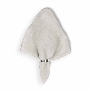 Broste Copenhagen（ブロステ・コペンハーゲン）は、1955年にデンマーク・コペンハーゲンで設立された、北欧デザインを代表するインテリアブランドのひとつです。創業以来、「暮らしに寄り添う上質なデザイン」をコンセプトに、自然から着想を得た柔らかな色彩や素材感を大切にしたコレクションを展開しています。トレンドに流されないタイムレスな美しさと実用性を兼ね備え、北欧ならではの穏やかで洗練された空間づくりをサポートします。クラフト感ある質感や素材選び、優れたディテールにより、住まいに心地よさと個性をもたらします。スカンジナビアの自然と都市生活を調和させるデザイン哲学のもと、Broste Copenhagenは現代的なライフスタイルに溶け込みながら、感性豊かな空間を演出します。北欧らしい温もりと美しさを取り入れたい方に、長く愛されるブランドです。
