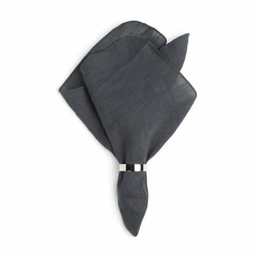 Broste Copenhagen（ブロステ・コペンハーゲン）は、1955年にデンマーク・コペンハーゲンで設立された、北欧デザインを代表するインテリアブランドのひとつです。創業以来、「暮らしに寄り添う上質なデザイン」をコンセプトに、自然から着想を得た柔らかな色彩や素材感を大切にしたコレクションを展開しています。トレンドに流されないタイムレスな美しさと実用性を兼ね備え、北欧ならではの穏やかで洗練された空間づくりをサポートします。クラフト感ある質感や素材選び、優れたディテールにより、住まいに心地よさと個性をもたらします。スカンジナビアの自然と都市生活を調和させるデザイン哲学のもと、Broste Copenhagenは現代的なライフスタイルに溶け込みながら、感性豊かな空間を演出します。北欧らしい温もりと美しさを取り入れたい方に、長く愛されるブランドです。