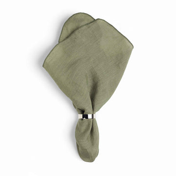 Broste Copenhagen（ブロステ・コペンハーゲン）は、1955年にデンマーク・コペンハーゲンで設立された、北欧デザインを代表するインテリアブランドのひとつです。創業以来、「暮らしに寄り添う上質なデザイン」をコンセプトに、自然から着想を得た柔らかな色彩や素材感を大切にしたコレクションを展開しています。トレンドに流されないタイムレスな美しさと実用性を兼ね備え、北欧ならではの穏やかで洗練された空間づくりをサポートします。クラフト感ある質感や素材選び、優れたディテールにより、住まいに心地よさと個性をもたらします。スカンジナビアの自然と都市生活を調和させるデザイン哲学のもと、Broste Copenhagenは現代的なライフスタイルに溶け込みながら、感性豊かな空間を演出します。北欧らしい温もりと美しさを取り入れたい方に、長く愛されるブランドです。