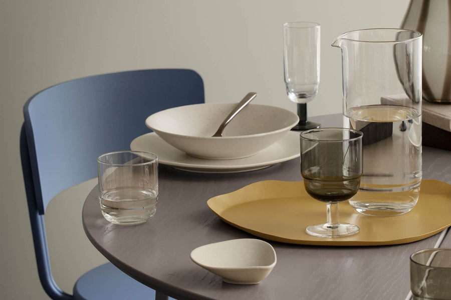 「BrosteCopenhagen」は1955年に設立された伝統的なデンマークのブランドです。キャンドルや食器や装飾品など昔からある物を尊重して、バランス良く現在のデザインを加え、今の生活に馴染む様な製品を作成しています。