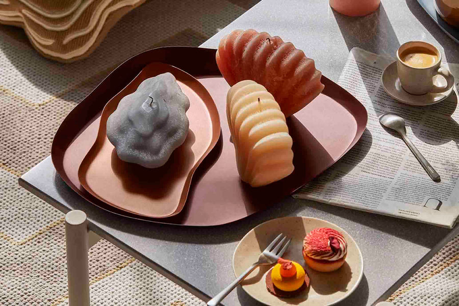 「BrosteCopenhagen」は1955年に設立された伝統的なデンマークのブランドです。キャンドルや食器や装飾品など昔からある物を尊重して、バランス良く現在のデザインを加え、今の生活に馴染む様な製品を作成しています。