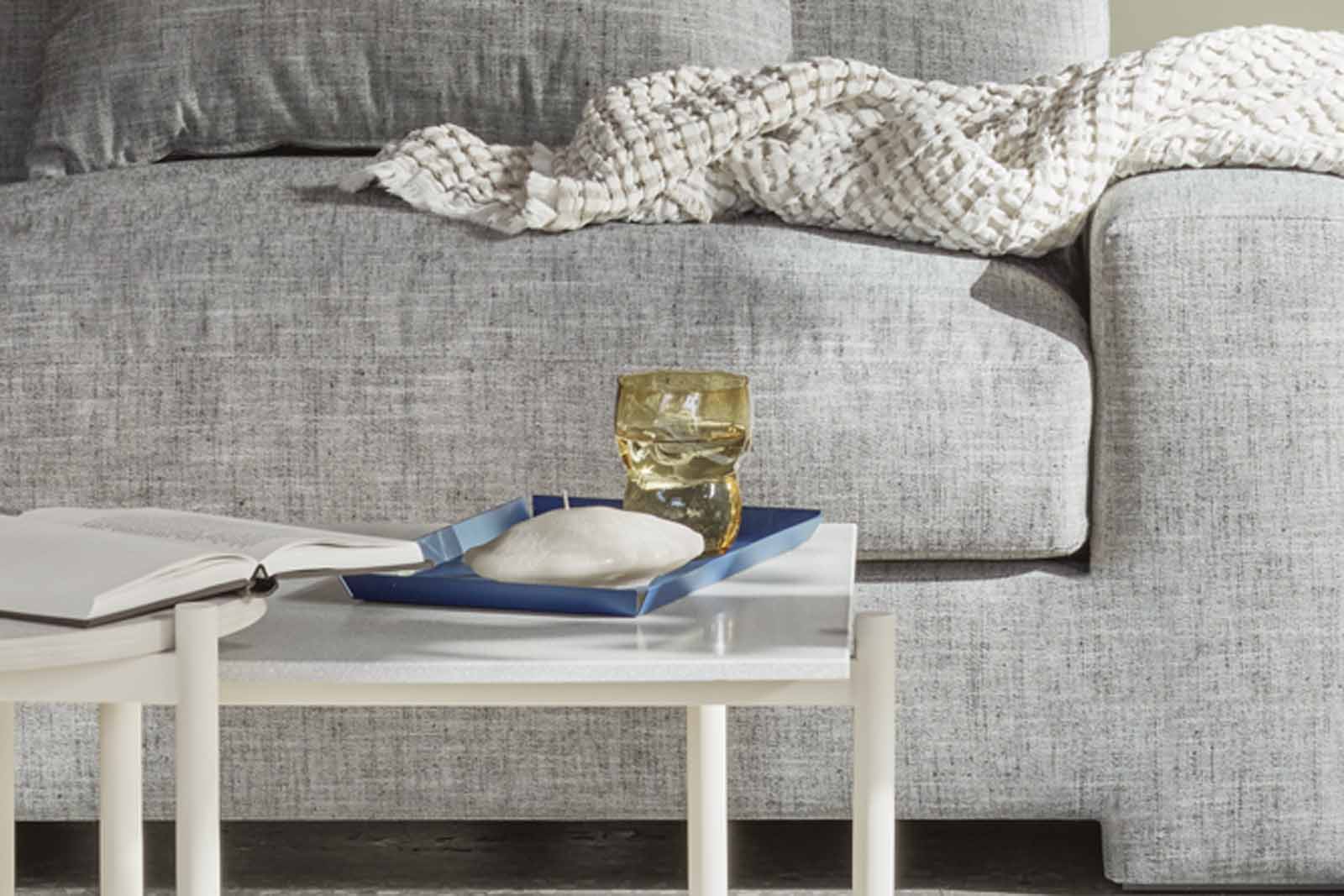 「BrosteCopenhagen」は1955年に設立された伝統的なデンマークのブランドです。キャンドルや食器や装飾品など昔からある物を尊重して、バランス良く現在のデザインを加え、今の生活に馴染む様な製品を作成しています。