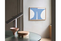 Atelier Cph（アトリエ・シーピーエイチ）は、デンマーク・コペンハーゲンを拠点とするデザインスタジオ兼アートブランドです。ミニマルで構築的なビジュアルを特徴とし、抽象アートやコラージュを中心としたアートポスターを多数手がけています。北欧デザインらしい洗練された感性とバランスの取れた構成美が魅力で、リビング、寝室、書斎、オフィスなど、あらゆる空間に調和と静けさをもたらします。幾何学的なモチーフを用いたアートは、ギャラリーウォールやモダンインテリアのアクセントにも最適。高品質な紙と印刷による仕上がりで、インテリアとしての完成度も高く評価されています。北欧アートポスター、現代アート、ミニマルデザイン、韓国インテリアなど、幅広いスタイルにマッチするスタイリッシュなアートを探している方におすすめです。