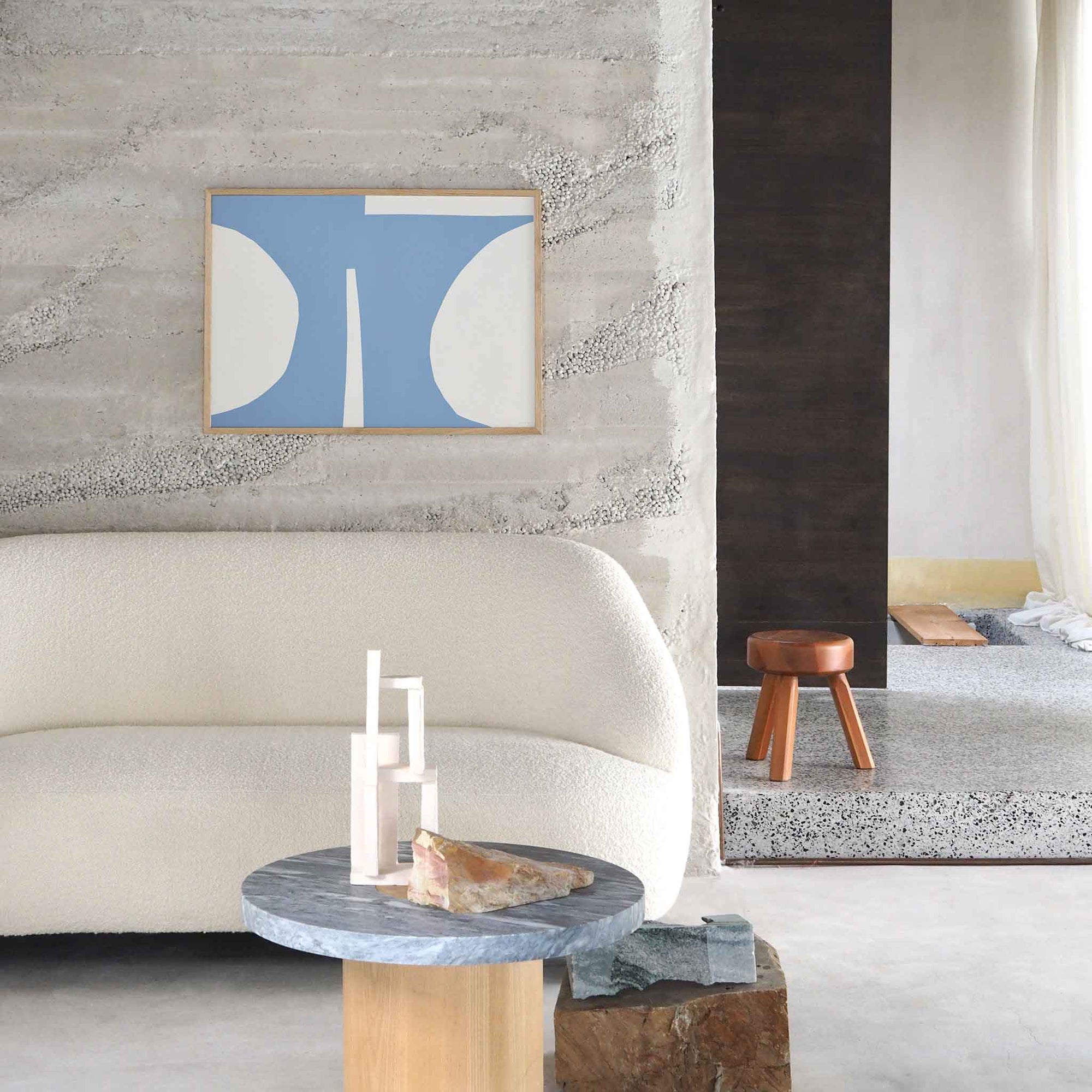 Atelier Cph（アトリエ・シーピーエイチ）は、デンマーク・コペンハーゲンを拠点とするデザインスタジオ兼アートブランドです。ミニマルで構築的なビジュアルを特徴とし、抽象アートやコラージュを中心としたアートポスターを多数手がけています。北欧デザインらしい洗練された感性とバランスの取れた構成美が魅力で、リビング、寝室、書斎、オフィスなど、あらゆる空間に調和と静けさをもたらします。幾何学的なモチーフを用いたアートは、ギャラリーウォールやモダンインテリアのアクセントにも最適。高品質な紙と印刷による仕上がりで、インテリアとしての完成度も高く評価されています。北欧アートポスター、現代アート、ミニマルデザイン、韓国インテリアなど、幅広いスタイルにマッチするスタイリッシュなアートを探している方におすすめです。