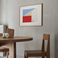 Atelier Cph（アトリエ・シーピーエイチ）は、デンマーク・コペンハーゲンを拠点とするデザインスタジオ兼アートブランドです。ミニマルで構築的なビジュアルを特徴とし、抽象アートやコラージュを中心としたアートポスターを多数手がけています。北欧デザインらしい洗練された感性とバランスの取れた構成美が魅力で、リビング、寝室、書斎、オフィスなど、あらゆる空間に調和と静けさをもたらします。幾何学的なモチーフを用いたアートは、ギャラリーウォールやモダンインテリアのアクセントにも最適。高品質な紙と印刷による仕上がりで、インテリアとしての完成度も高く評価されています。北欧アートポスター、現代アート、ミニマルデザイン、韓国インテリアなど、幅広いスタイルにマッチするスタイリッシュなアートを探している方におすすめです。