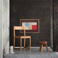 Atelier Cph（アトリエ・シーピーエイチ）は、デンマーク・コペンハーゲンを拠点とするデザインスタジオ兼アートブランドです。ミニマルで構築的なビジュアルを特徴とし、抽象アートやコラージュを中心としたアートポスターを多数手がけています。北欧デザインらしい洗練された感性とバランスの取れた構成美が魅力で、リビング、寝室、書斎、オフィスなど、あらゆる空間に調和と静けさをもたらします。幾何学的なモチーフを用いたアートは、ギャラリーウォールやモダンインテリアのアクセントにも最適。高品質な紙と印刷による仕上がりで、インテリアとしての完成度も高く評価されています。北欧アートポスター、現代アート、ミニマルデザイン、韓国インテリアなど、幅広いスタイルにマッチするスタイリッシュなアートを探している方におすすめです。
