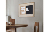 Atelier Cph（アトリエ・シーピーエイチ）は、デンマーク・コペンハーゲンを拠点とするデザインスタジオ兼アートブランドです。ミニマルで構築的なビジュアルを特徴とし、抽象アートやコラージュを中心としたアートポスターを多数手がけています。北欧デザインらしい洗練された感性とバランスの取れた構成美が魅力で、リビング、寝室、書斎、オフィスなど、あらゆる空間に調和と静けさをもたらします。幾何学的なモチーフを用いたアートは、ギャラリーウォールやモダンインテリアのアクセントにも最適。高品質な紙と印刷による仕上がりで、インテリアとしての完成度も高く評価されています。北欧アートポスター、現代アート、ミニマルデザイン、韓国インテリアなど、幅広いスタイルにマッチするスタイリッシュなアートを探している方におすすめです。