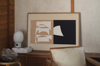 Atelier Cph（アトリエ・シーピーエイチ）は、デンマーク・コペンハーゲンを拠点とするデザインスタジオ兼アートブランドです。ミニマルで構築的なビジュアルを特徴とし、抽象アートやコラージュを中心としたアートポスターを多数手がけています。北欧デザインらしい洗練された感性とバランスの取れた構成美が魅力で、リビング、寝室、書斎、オフィスなど、あらゆる空間に調和と静けさをもたらします。幾何学的なモチーフを用いたアートは、ギャラリーウォールやモダンインテリアのアクセントにも最適。高品質な紙と印刷による仕上がりで、インテリアとしての完成度も高く評価されています。北欧アートポスター、現代アート、ミニマルデザイン、韓国インテリアなど、幅広いスタイルにマッチするスタイリッシュなアートを探している方におすすめです。