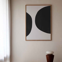 Atelier Cph（アトリエ・シーピーエイチ）は、デンマーク・コペンハーゲンを拠点とするデザインスタジオ兼アートブランドです。ミニマルで構築的なビジュアルを特徴とし、抽象アートやコラージュを中心としたアートポスターを多数手がけています。北欧デザインらしい洗練された感性とバランスの取れた構成美が魅力で、リビング、寝室、書斎、オフィスなど、あらゆる空間に調和と静けさをもたらします。幾何学的なモチーフを用いたアートは、ギャラリーウォールやモダンインテリアのアクセントにも最適。高品質な紙と印刷による仕上がりで、インテリアとしての完成度も高く評価されています。北欧アートポスター、現代アート、ミニマルデザイン、韓国インテリアなど、幅広いスタイルにマッチするスタイリッシュなアートを探している方におすすめです。