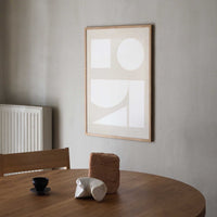 Atelier Cph（アトリエ・シーピーエイチ）は、デンマーク・コペンハーゲンを拠点とするデザインスタジオ兼アートブランドです。ミニマルで構築的なビジュアルを特徴とし、抽象アートやコラージュを中心としたアートポスターを多数手がけています。北欧デザインらしい洗練された感性とバランスの取れた構成美が魅力で、リビング、寝室、書斎、オフィスなど、あらゆる空間に調和と静けさをもたらします。幾何学的なモチーフを用いたアートは、ギャラリーウォールやモダンインテリアのアクセントにも最適。高品質な紙と印刷による仕上がりで、インテリアとしての完成度も高く評価されています。北欧アートポスター、現代アート、ミニマルデザイン、韓国インテリアなど、幅広いスタイルにマッチするスタイリッシュなアートを探している方におすすめです。
