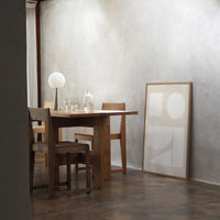 Atelier Cph（アトリエ・シーピーエイチ）は、デンマーク・コペンハーゲンを拠点とするデザインスタジオ兼アートブランドです。ミニマルで構築的なビジュアルを特徴とし、抽象アートやコラージュを中心としたアートポスターを多数手がけています。北欧デザインらしい洗練された感性とバランスの取れた構成美が魅力で、リビング、寝室、書斎、オフィスなど、あらゆる空間に調和と静けさをもたらします。幾何学的なモチーフを用いたアートは、ギャラリーウォールやモダンインテリアのアクセントにも最適。高品質な紙と印刷による仕上がりで、インテリアとしての完成度も高く評価されています。北欧アートポスター、現代アート、ミニマルデザイン、韓国インテリアなど、幅広いスタイルにマッチするスタイリッシュなアートを探している方におすすめです。