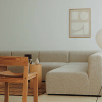 Atelier Cph（アトリエ・シーピーエイチ）は、デンマーク・コペンハーゲンを拠点とするデザインスタジオ兼アートブランドです。ミニマルで構築的なビジュアルを特徴とし、抽象アートやコラージュを中心としたアートポスターを多数手がけています。北欧デザインらしい洗練された感性とバランスの取れた構成美が魅力で、リビング、寝室、書斎、オフィスなど、あらゆる空間に調和と静けさをもたらします。幾何学的なモチーフを用いたアートは、ギャラリーウォールやモダンインテリアのアクセントにも最適。高品質な紙と印刷による仕上がりで、インテリアとしての完成度も高く評価されています。北欧アートポスター、現代アート、ミニマルデザイン、韓国インテリアなど、幅広いスタイルにマッチするスタイリッシュなアートを探している方におすすめです。