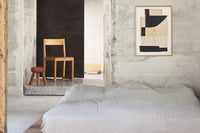 Atelier Cph（アトリエ・シーピーエイチ）は、デンマーク・コペンハーゲンを拠点とするデザインスタジオ兼アートブランドです。ミニマルで構築的なビジュアルを特徴とし、抽象アートやコラージュを中心としたアートポスターを多数手がけています。北欧デザインらしい洗練された感性とバランスの取れた構成美が魅力で、リビング、寝室、書斎、オフィスなど、あらゆる空間に調和と静けさをもたらします。幾何学的なモチーフを用いたアートは、ギャラリーウォールやモダンインテリアのアクセントにも最適。高品質な紙と印刷による仕上がりで、インテリアとしての完成度も高く評価されています。北欧アートポスター、現代アート、ミニマルデザイン、韓国インテリアなど、幅広いスタイルにマッチするスタイリッシュなアートを探している方におすすめです。