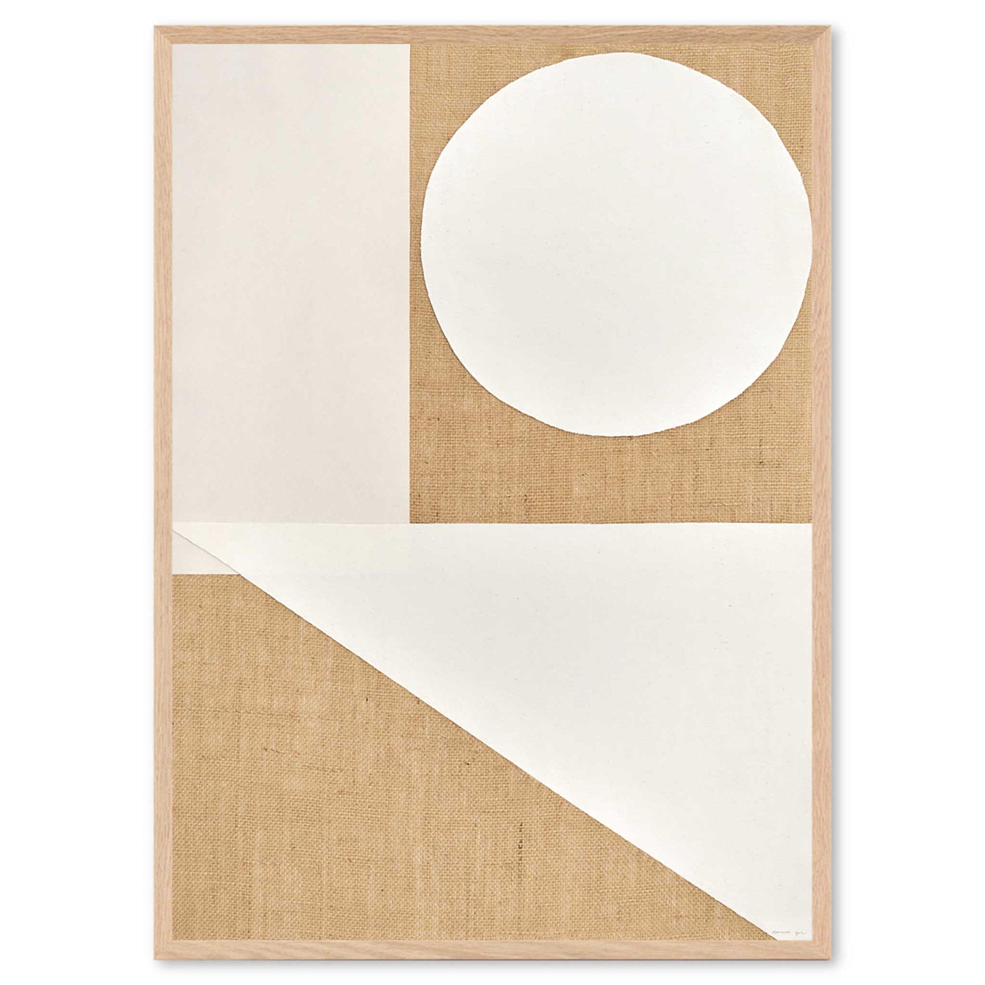 Atelier Cph（アトリエ・シーピーエイチ）は、デンマーク・コペンハーゲンを拠点とするデザインスタジオ兼アートブランドです。ミニマルで構築的なビジュアルを特徴とし、抽象アートやコラージュを中心としたアートポスターを多数手がけています。北欧デザインらしい洗練された感性とバランスの取れた構成美が魅力で、リビング、寝室、書斎、オフィスなど、あらゆる空間に調和と静けさをもたらします。幾何学的なモチーフを用いたアートは、ギャラリーウォールやモダンインテリアのアクセントにも最適。高品質な紙と印刷による仕上がりで、インテリアとしての完成度も高く評価されています。北欧アートポスター、現代アート、ミニマルデザイン、韓国インテリアなど、幅広いスタイルにマッチするスタイリッシュなアートを探している方におすすめです。