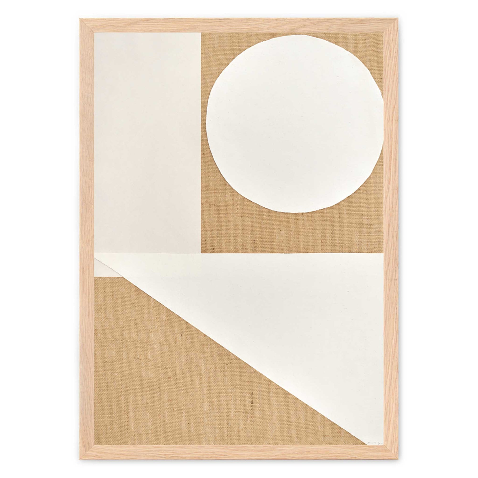 Atelier Cph（アトリエ・シーピーエイチ）は、デンマーク・コペンハーゲンを拠点とするデザインスタジオ兼アートブランドです。ミニマルで構築的なビジュアルを特徴とし、抽象アートやコラージュを中心としたアートポスターを多数手がけています。北欧デザインらしい洗練された感性とバランスの取れた構成美が魅力で、リビング、寝室、書斎、オフィスなど、あらゆる空間に調和と静けさをもたらします。幾何学的なモチーフを用いたアートは、ギャラリーウォールやモダンインテリアのアクセントにも最適。高品質な紙と印刷による仕上がりで、インテリアとしての完成度も高く評価されています。北欧アートポスター、現代アート、ミニマルデザイン、韓国インテリアなど、幅広いスタイルにマッチするスタイリッシュなアートを探している方におすすめです。