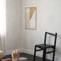 Atelier Cph（アトリエ・シーピーエイチ）は、デンマーク・コペンハーゲンを拠点とするデザインスタジオ兼アートブランドです。ミニマルで構築的なビジュアルを特徴とし、抽象アートやコラージュを中心としたアートポスターを多数手がけています。北欧デザインらしい洗練された感性とバランスの取れた構成美が魅力で、リビング、寝室、書斎、オフィスなど、あらゆる空間に調和と静けさをもたらします。幾何学的なモチーフを用いたアートは、ギャラリーウォールやモダンインテリアのアクセントにも最適。高品質な紙と印刷による仕上がりで、インテリアとしての完成度も高く評価されています。北欧アートポスター、現代アート、ミニマルデザイン、韓国インテリアなど、幅広いスタイルにマッチするスタイリッシュなアートを探している方におすすめです。