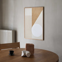 Atelier Cph（アトリエ・シーピーエイチ）は、デンマーク・コペンハーゲンを拠点とするデザインスタジオ兼アートブランドです。ミニマルで構築的なビジュアルを特徴とし、抽象アートやコラージュを中心としたアートポスターを多数手がけています。北欧デザインらしい洗練された感性とバランスの取れた構成美が魅力で、リビング、寝室、書斎、オフィスなど、あらゆる空間に調和と静けさをもたらします。幾何学的なモチーフを用いたアートは、ギャラリーウォールやモダンインテリアのアクセントにも最適。高品質な紙と印刷による仕上がりで、インテリアとしての完成度も高く評価されています。北欧アートポスター、現代アート、ミニマルデザイン、韓国インテリアなど、幅広いスタイルにマッチするスタイリッシュなアートを探している方におすすめです。