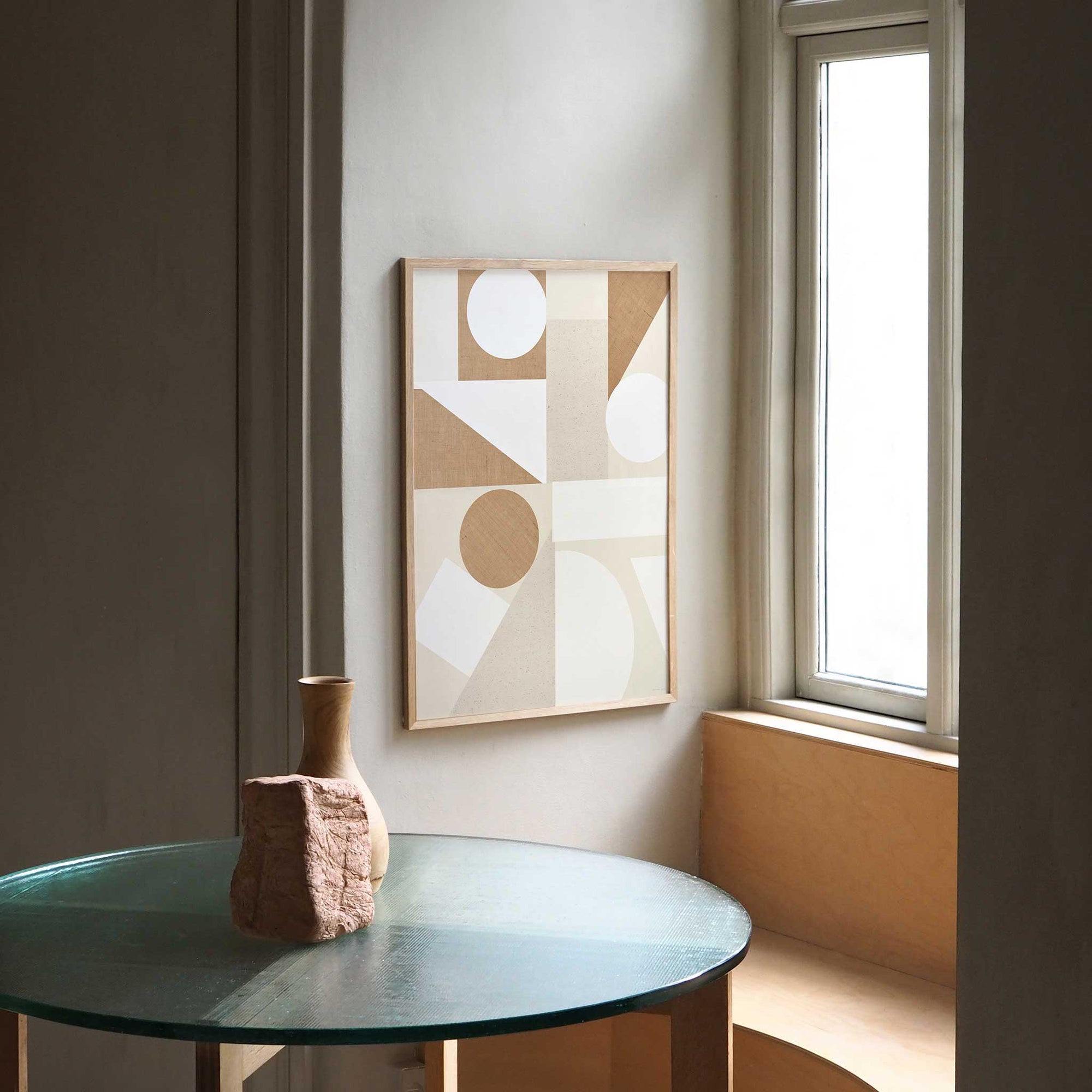 Atelier Cph（アトリエ・シーピーエイチ）は、デンマーク・コペンハーゲンを拠点とするデザインスタジオ兼アートブランドです。ミニマルで構築的なビジュアルを特徴とし、抽象アートやコラージュを中心としたアートポスターを多数手がけています。北欧デザインらしい洗練された感性とバランスの取れた構成美が魅力で、リビング、寝室、書斎、オフィスなど、あらゆる空間に調和と静けさをもたらします。幾何学的なモチーフを用いたアートは、ギャラリーウォールやモダンインテリアのアクセントにも最適。高品質な紙と印刷による仕上がりで、インテリアとしての完成度も高く評価されています。北欧アートポスター、現代アート、ミニマルデザイン、韓国インテリアなど、幅広いスタイルにマッチするスタイリッシュなアートを探している方におすすめです。