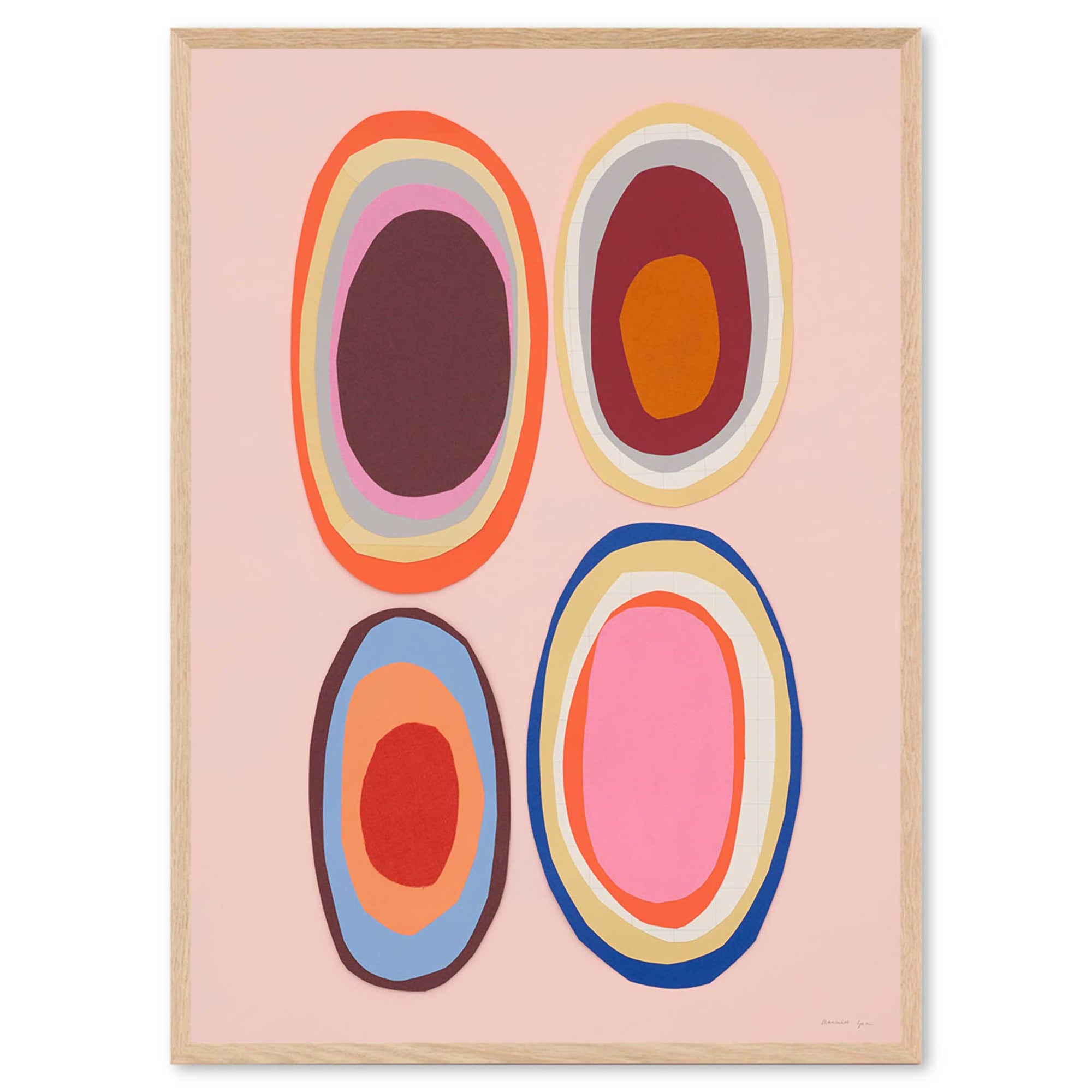 Atelier Cph（アトリエ・シーピーエイチ）は、デンマーク・コペンハーゲンを拠点とするデザインスタジオ兼アートブランドです。ミニマルで構築的なビジュアルを特徴とし、抽象アートやコラージュを中心としたアートポスターを多数手がけています。北欧デザインらしい洗練された感性とバランスの取れた構成美が魅力で、リビング、寝室、書斎、オフィスなど、あらゆる空間に調和と静けさをもたらします。幾何学的なモチーフを用いたアートは、ギャラリーウォールやモダンインテリアのアクセントにも最適。高品質な紙と印刷による仕上がりで、インテリアとしての完成度も高く評価されています。北欧アートポスター、現代アート、ミニマルデザイン、韓国インテリアなど、幅広いスタイルにマッチするスタイリッシュなアートを探している方におすすめです。