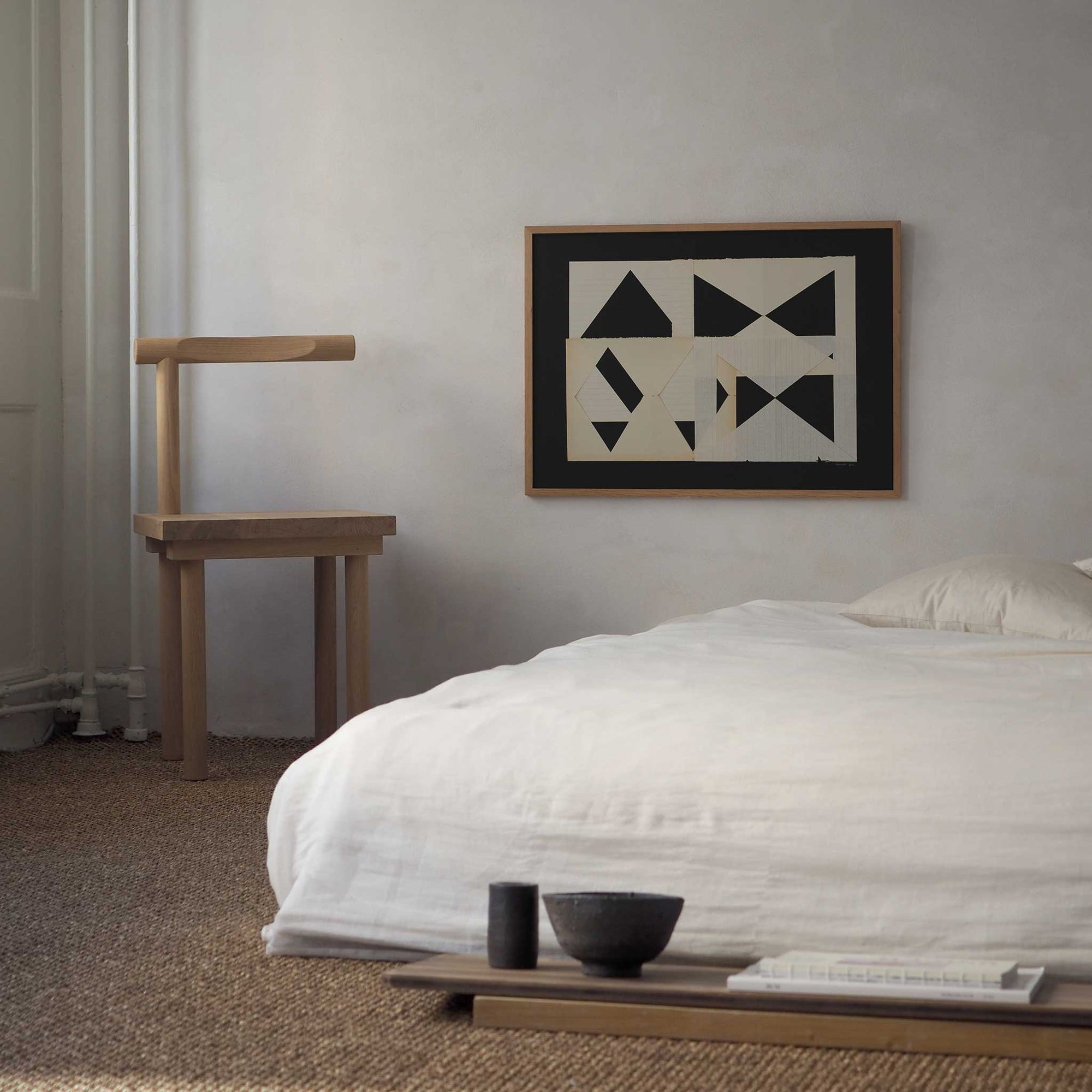 Atelier Cph（アトリエ・シーピーエイチ）は、デンマーク・コペンハーゲンを拠点とするデザインスタジオ兼アートブランドです。ミニマルで構築的なビジュアルを特徴とし、抽象アートやコラージュを中心としたアートポスターを多数手がけています。北欧デザインらしい洗練された感性とバランスの取れた構成美が魅力で、リビング、寝室、書斎、オフィスなど、あらゆる空間に調和と静けさをもたらします。幾何学的なモチーフを用いたアートは、ギャラリーウォールやモダンインテリアのアクセントにも最適。高品質な紙と印刷による仕上がりで、インテリアとしての完成度も高く評価されています。北欧アートポスター、現代アート、ミニマルデザイン、韓国インテリアなど、幅広いスタイルにマッチするスタイリッシュなアートを探している方におすすめです。