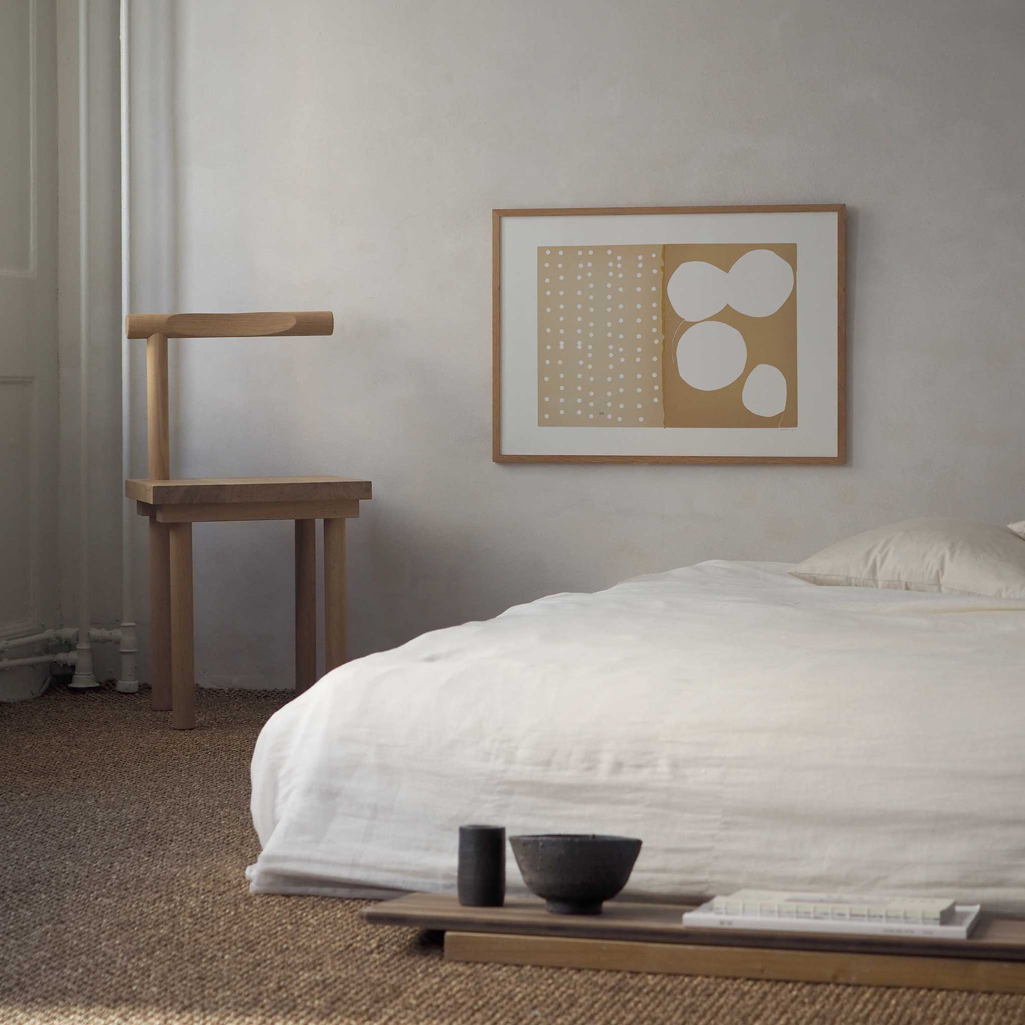 Atelier Cph（アトリエ・シーピーエイチ）は、デンマーク・コペンハーゲンを拠点とするデザインスタジオ兼アートブランドです。ミニマルで構築的なビジュアルを特徴とし、抽象アートやコラージュを中心としたアートポスターを多数手がけています。北欧デザインらしい洗練された感性とバランスの取れた構成美が魅力で、リビング、寝室、書斎、オフィスなど、あらゆる空間に調和と静けさをもたらします。幾何学的なモチーフを用いたアートは、ギャラリーウォールやモダンインテリアのアクセントにも最適。高品質な紙と印刷による仕上がりで、インテリアとしての完成度も高く評価されています。北欧アートポスター、現代アート、ミニマルデザイン、韓国インテリアなど、幅広いスタイルにマッチするスタイリッシュなアートを探している方におすすめです。