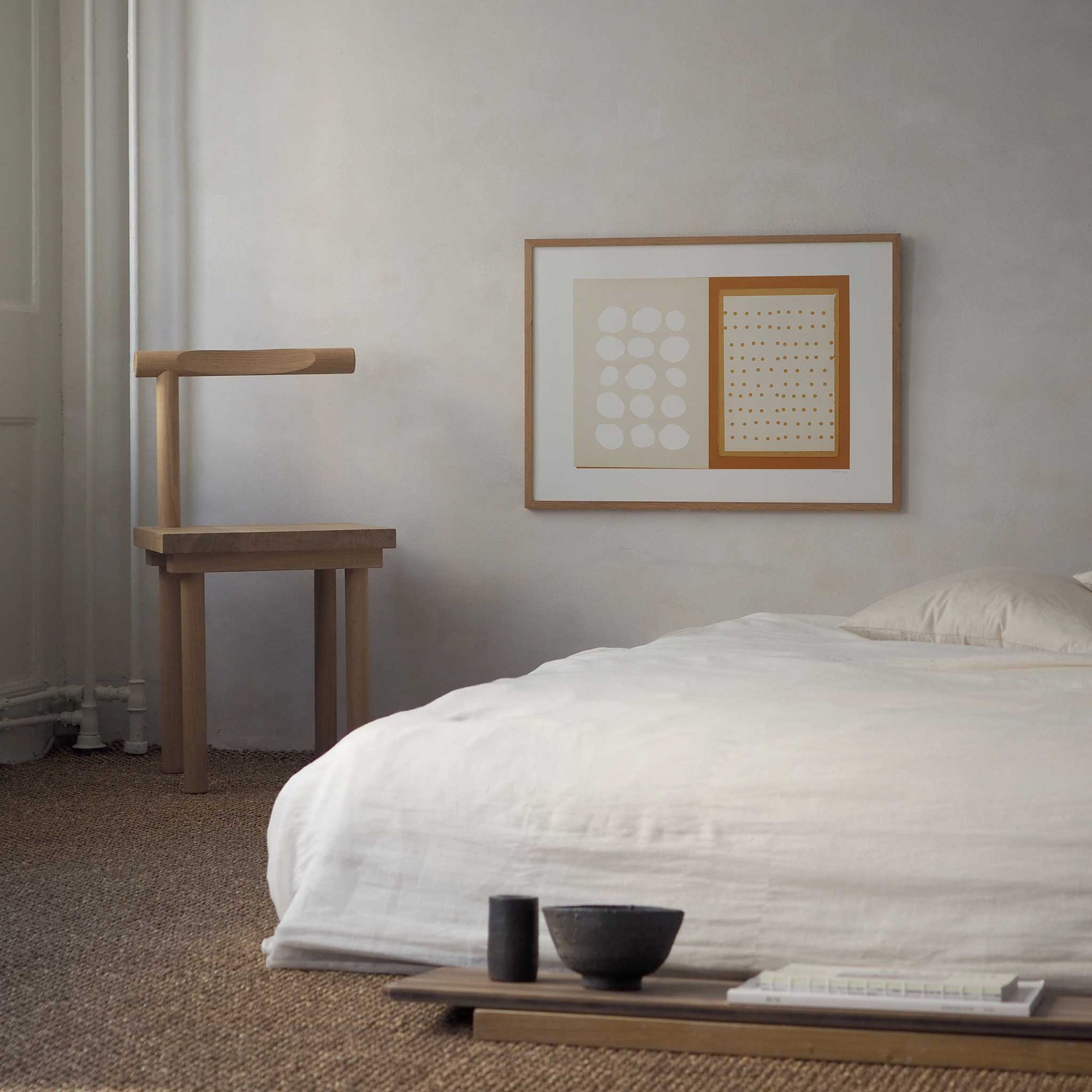 Atelier Cph（アトリエ・シーピーエイチ）は、デンマーク・コペンハーゲンを拠点とするデザインスタジオ兼アートブランドです。ミニマルで構築的なビジュアルを特徴とし、抽象アートやコラージュを中心としたアートポスターを多数手がけています。北欧デザインらしい洗練された感性とバランスの取れた構成美が魅力で、リビング、寝室、書斎、オフィスなど、あらゆる空間に調和と静けさをもたらします。幾何学的なモチーフを用いたアートは、ギャラリーウォールやモダンインテリアのアクセントにも最適。高品質な紙と印刷による仕上がりで、インテリアとしての完成度も高く評価されています。北欧アートポスター、現代アート、ミニマルデザイン、韓国インテリアなど、幅広いスタイルにマッチするスタイリッシュなアートを探している方におすすめです。