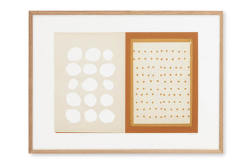 Atelier Cph（アトリエ・シーピーエイチ）は、デンマーク・コペンハーゲンを拠点とするデザインスタジオ兼アートブランドです。ミニマルで構築的なビジュアルを特徴とし、抽象アートやコラージュを中心としたアートポスターを多数手がけています。北欧デザインらしい洗練された感性とバランスの取れた構成美が魅力で、リビング、寝室、書斎、オフィスなど、あらゆる空間に調和と静けさをもたらします。幾何学的なモチーフを用いたアートは、ギャラリーウォールやモダンインテリアのアクセントにも最適。高品質な紙と印刷による仕上がりで、インテリアとしての完成度も高く評価されています。北欧アートポスター、現代アート、ミニマルデザイン、韓国インテリアなど、幅広いスタイルにマッチするスタイリッシュなアートを探している方におすすめです。