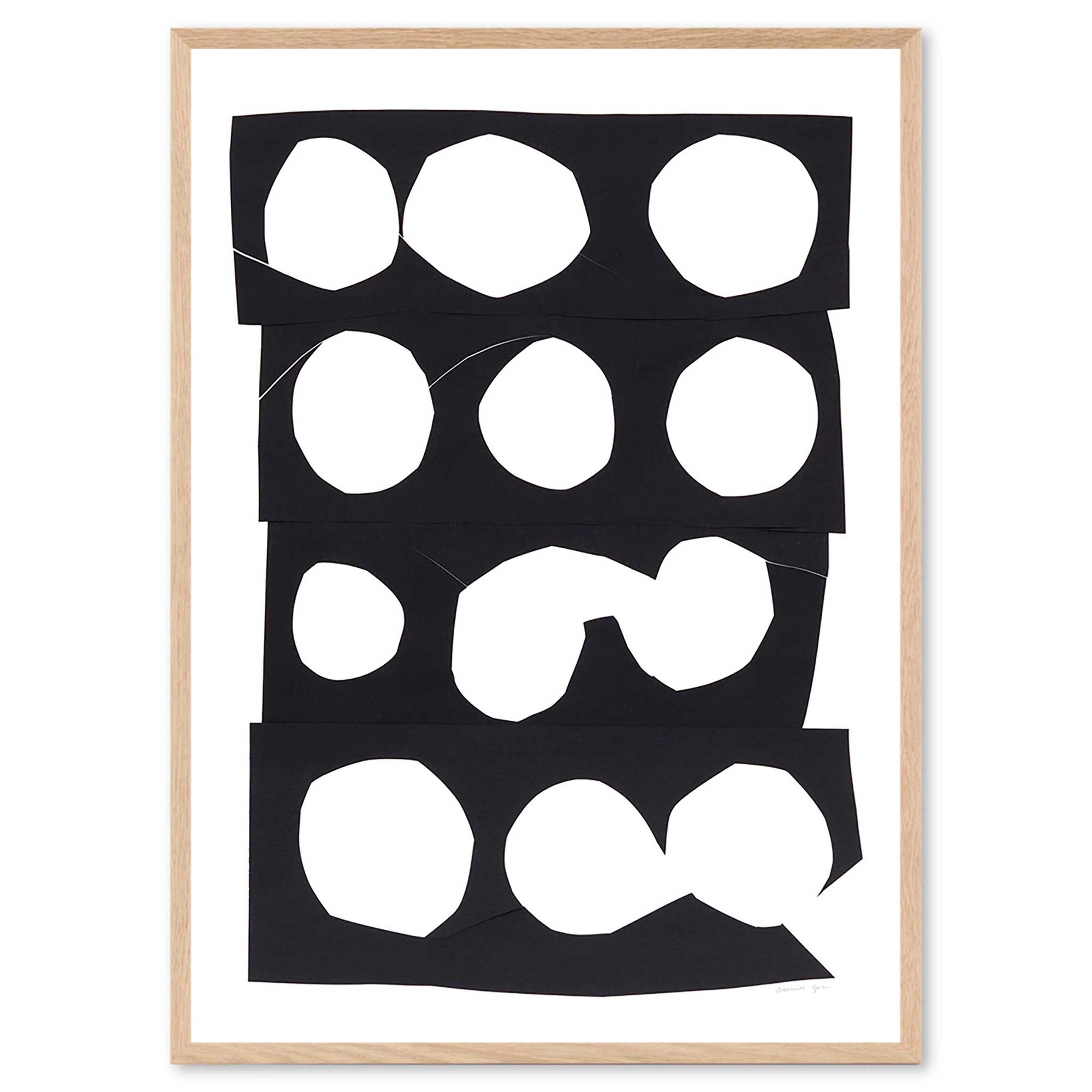 Atelier Cph（アトリエ・シーピーエイチ）は、デンマーク・コペンハーゲンを拠点とするデザインスタジオ兼アートブランドです。ミニマルで構築的なビジュアルを特徴とし、抽象アートやコラージュを中心としたアートポスターを多数手がけています。北欧デザインらしい洗練された感性とバランスの取れた構成美が魅力で、リビング、寝室、書斎、オフィスなど、あらゆる空間に調和と静けさをもたらします。幾何学的なモチーフを用いたアートは、ギャラリーウォールやモダンインテリアのアクセントにも最適。高品質な紙と印刷による仕上がりで、インテリアとしての完成度も高く評価されています。北欧アートポスター、現代アート、ミニマルデザイン、韓国インテリアなど、幅広いスタイルにマッチするスタイリッシュなアートを探している方におすすめです。