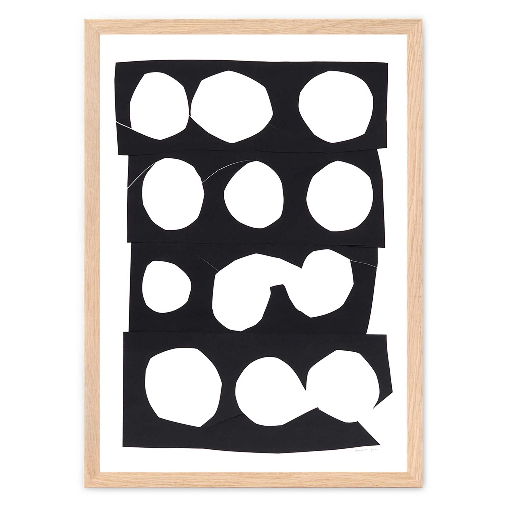 Atelier Cph（アトリエ・シーピーエイチ）は、デンマーク・コペンハーゲンを拠点とするデザインスタジオ兼アートブランドです。ミニマルで構築的なビジュアルを特徴とし、抽象アートやコラージュを中心としたアートポスターを多数手がけています。北欧デザインらしい洗練された感性とバランスの取れた構成美が魅力で、リビング、寝室、書斎、オフィスなど、あらゆる空間に調和と静けさをもたらします。幾何学的なモチーフを用いたアートは、ギャラリーウォールやモダンインテリアのアクセントにも最適。高品質な紙と印刷による仕上がりで、インテリアとしての完成度も高く評価されています。北欧アートポスター、現代アート、ミニマルデザイン、韓国インテリアなど、幅広いスタイルにマッチするスタイリッシュなアートを探している方におすすめです。