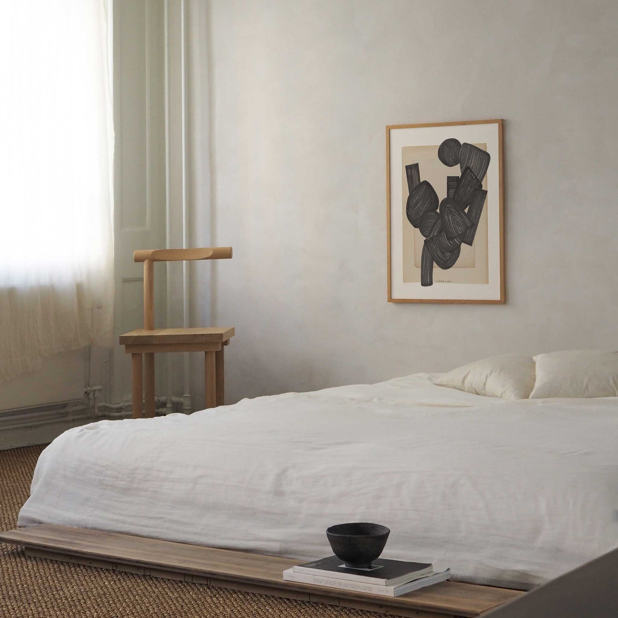 Atelier Cph（アトリエ・シーピーエイチ）は、デンマーク・コペンハーゲンを拠点とするデザインスタジオ兼アートブランドです。ミニマルで構築的なビジュアルを特徴とし、抽象アートやコラージュを中心としたアートポスターを多数手がけています。北欧デザインらしい洗練された感性とバランスの取れた構成美が魅力で、リビング、寝室、書斎、オフィスなど、あらゆる空間に調和と静けさをもたらします。幾何学的なモチーフを用いたアートは、ギャラリーウォールやモダンインテリアのアクセントにも最適。高品質な紙と印刷による仕上がりで、インテリアとしての完成度も高く評価されています。北欧アートポスター、現代アート、ミニマルデザイン、韓国インテリアなど、幅広いスタイルにマッチするスタイリッシュなアートを探している方におすすめです。