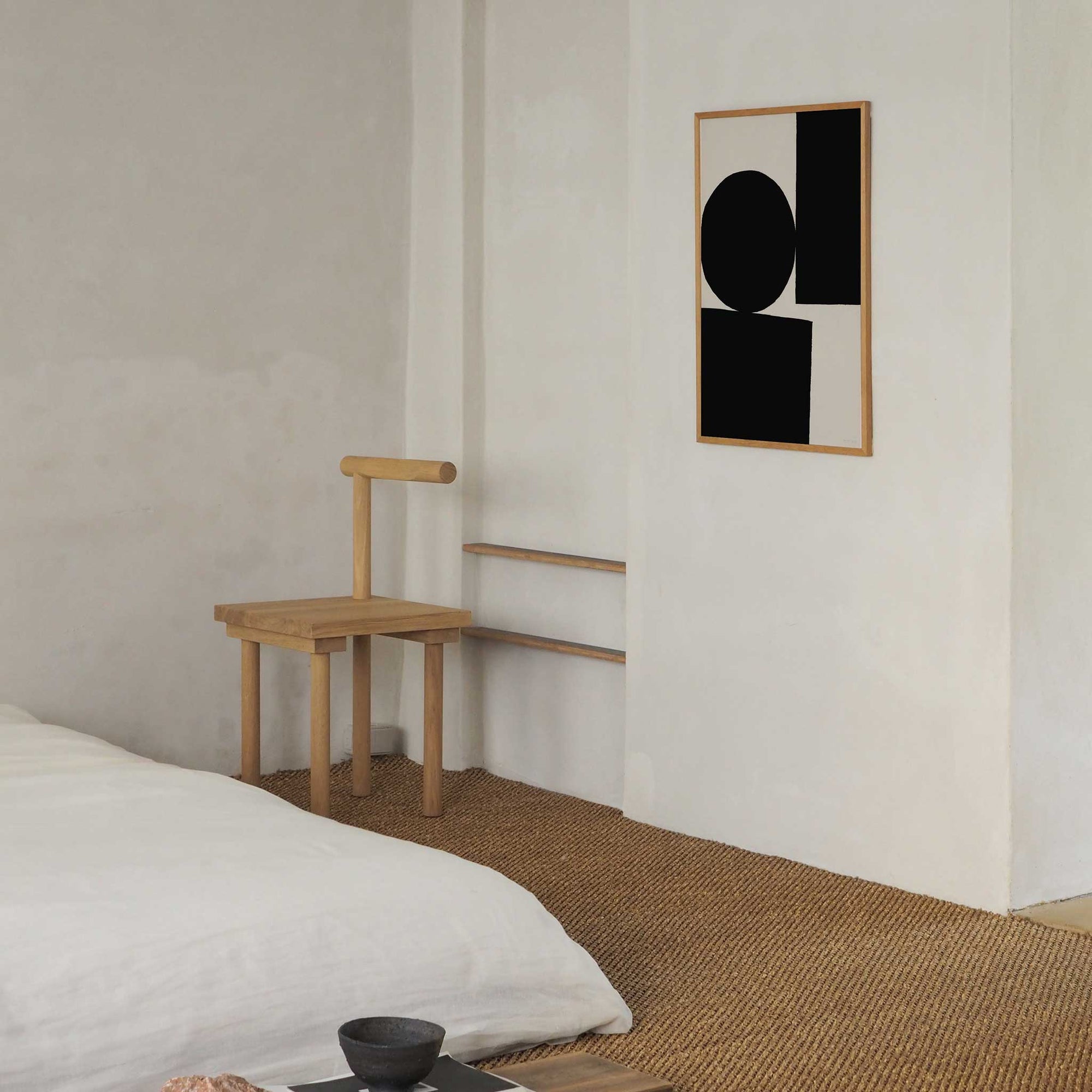 Atelier Cph（アトリエ・シーピーエイチ）は、デンマーク・コペンハーゲンを拠点とするデザインスタジオ兼アートブランドです。ミニマルで構築的なビジュアルを特徴とし、抽象アートやコラージュを中心としたアートポスターを多数手がけています。北欧デザインらしい洗練された感性とバランスの取れた構成美が魅力で、リビング、寝室、書斎、オフィスなど、あらゆる空間に調和と静けさをもたらします。幾何学的なモチーフを用いたアートは、ギャラリーウォールやモダンインテリアのアクセントにも最適。高品質な紙と印刷による仕上がりで、インテリアとしての完成度も高く評価されています。北欧アートポスター、現代アート、ミニマルデザイン、韓国インテリアなど、幅広いスタイルにマッチするスタイリッシュなアートを探している方におすすめです。