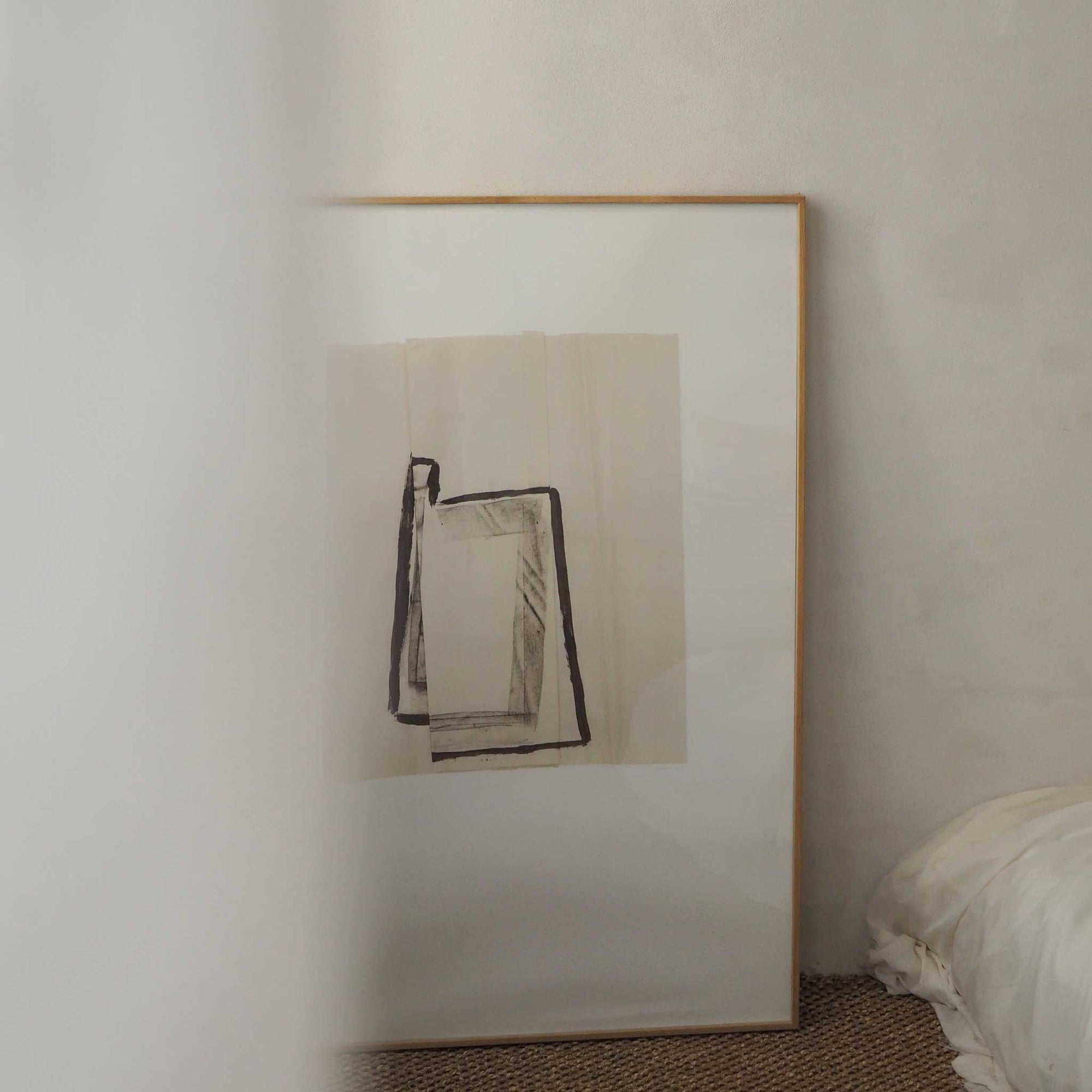 Atelier Cph（アトリエ・シーピーエイチ）は、デンマーク・コペンハーゲンを拠点とするデザインスタジオ兼アートブランドです。ミニマルで構築的なビジュアルを特徴とし、抽象アートやコラージュを中心としたアートポスターを多数手がけています。北欧デザインらしい洗練された感性とバランスの取れた構成美が魅力で、リビング、寝室、書斎、オフィスなど、あらゆる空間に調和と静けさをもたらします。幾何学的なモチーフを用いたアートは、ギャラリーウォールやモダンインテリアのアクセントにも最適。高品質な紙と印刷による仕上がりで、インテリアとしての完成度も高く評価されています。北欧アートポスター、現代アート、ミニマルデザイン、韓国インテリアなど、幅広いスタイルにマッチするスタイリッシュなアートを探している方におすすめです。