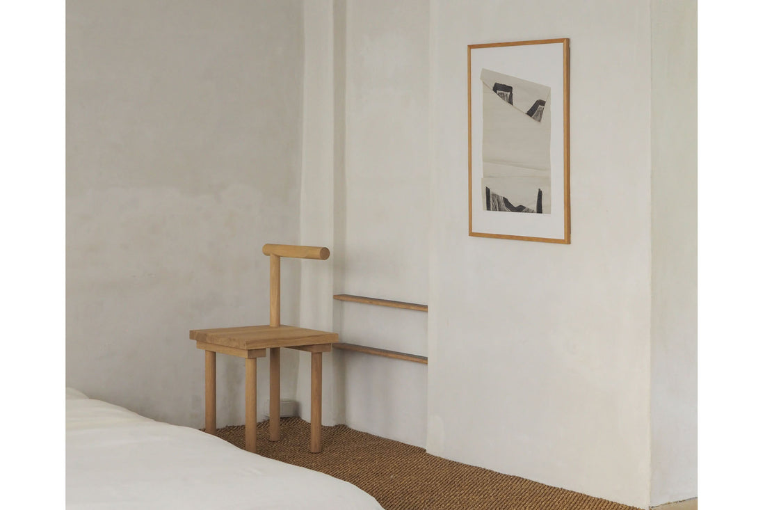 Atelier Cph（アトリエ・シーピーエイチ）は、デンマーク・コペンハーゲンを拠点とするデザインスタジオ兼アートブランドです。ミニマルで構築的なビジュアルを特徴とし、抽象アートやコラージュを中心としたアートポスターを多数手がけています。北欧デザインらしい洗練された感性とバランスの取れた構成美が魅力で、リビング、寝室、書斎、オフィスなど、あらゆる空間に調和と静けさをもたらします。幾何学的なモチーフを用いたアートは、ギャラリーウォールやモダンインテリアのアクセントにも最適。高品質な紙と印刷による仕上がりで、インテリアとしての完成度も高く評価されています。北欧アートポスター、現代アート、ミニマルデザイン、韓国インテリアなど、幅広いスタイルにマッチするスタイリッシュなアートを探している方におすすめです。