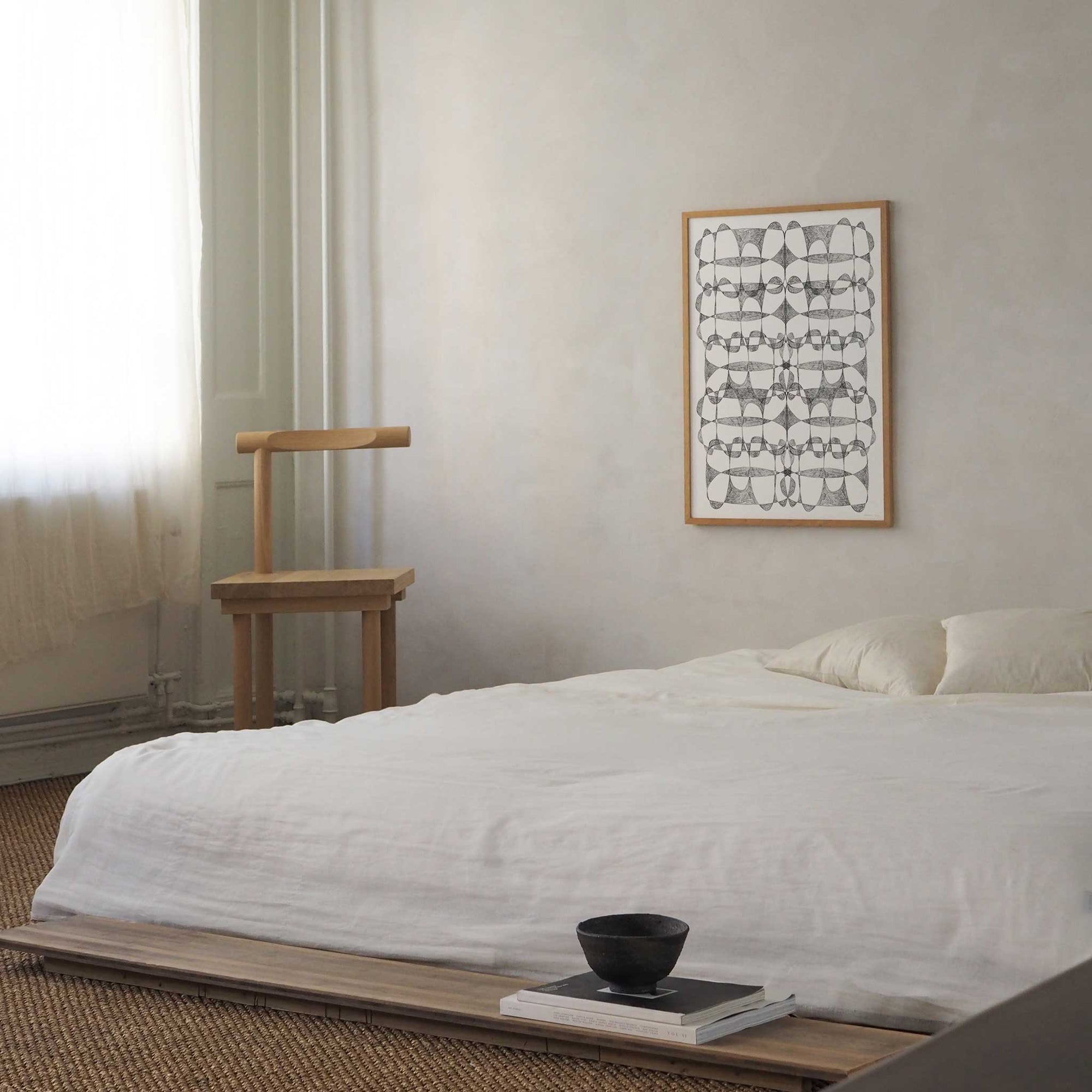 Atelier Cph（アトリエ・シーピーエイチ）は、デンマーク・コペンハーゲンを拠点とするデザインスタジオ兼アートブランドです。ミニマルで構築的なビジュアルを特徴とし、抽象アートやコラージュを中心としたアートポスターを多数手がけています。北欧デザインらしい洗練された感性とバランスの取れた構成美が魅力で、リビング、寝室、書斎、オフィスなど、あらゆる空間に調和と静けさをもたらします。幾何学的なモチーフを用いたアートは、ギャラリーウォールやモダンインテリアのアクセントにも最適。高品質な紙と印刷による仕上がりで、インテリアとしての完成度も高く評価されています。北欧アートポスター、現代アート、ミニマルデザイン、韓国インテリアなど、幅広いスタイルにマッチするスタイリッシュなアートを探している方におすすめです。