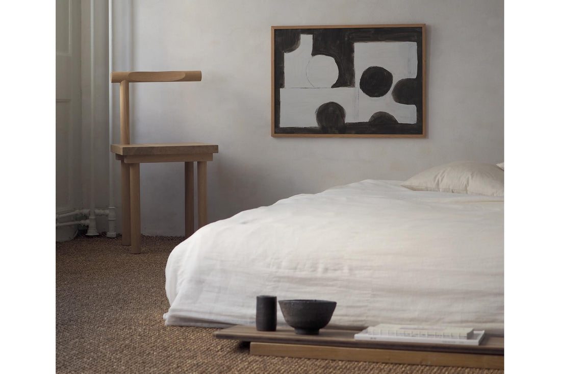 Atelier Cph（アトリエ・シーピーエイチ）は、デンマーク・コペンハーゲンを拠点とするデザインスタジオ兼アートブランドです。ミニマルで構築的なビジュアルを特徴とし、抽象アートやコラージュを中心としたアートポスターを多数手がけています。北欧デザインらしい洗練された感性とバランスの取れた構成美が魅力で、リビング、寝室、書斎、オフィスなど、あらゆる空間に調和と静けさをもたらします。幾何学的なモチーフを用いたアートは、ギャラリーウォールやモダンインテリアのアクセントにも最適。高品質な紙と印刷による仕上がりで、インテリアとしての完成度も高く評価されています。北欧アートポスター、現代アート、ミニマルデザイン、韓国インテリアなど、幅広いスタイルにマッチするスタイリッシュなアートを探している方におすすめです。