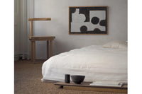 Atelier Cph（アトリエ・シーピーエイチ）は、デンマーク・コペンハーゲンを拠点とするデザインスタジオ兼アートブランドです。ミニマルで構築的なビジュアルを特徴とし、抽象アートやコラージュを中心としたアートポスターを多数手がけています。北欧デザインらしい洗練された感性とバランスの取れた構成美が魅力で、リビング、寝室、書斎、オフィスなど、あらゆる空間に調和と静けさをもたらします。幾何学的なモチーフを用いたアートは、ギャラリーウォールやモダンインテリアのアクセントにも最適。高品質な紙と印刷による仕上がりで、インテリアとしての完成度も高く評価されています。北欧アートポスター、現代アート、ミニマルデザイン、韓国インテリアなど、幅広いスタイルにマッチするスタイリッシュなアートを探している方におすすめです。