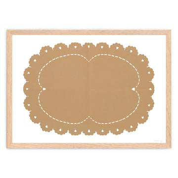 Atelier Cph（アトリエ・シーピーエイチ）は、デンマーク・コペンハーゲンを拠点とするデザインスタジオ兼アートブランドです。ミニマルで構築的なビジュアルを特徴とし、抽象アートやコラージュを中心としたアートポスターを多数手がけています。北欧デザインらしい洗練された感性とバランスの取れた構成美が魅力で、リビング、寝室、書斎、オフィスなど、あらゆる空間に調和と静けさをもたらします。幾何学的なモチーフを用いたアートは、ギャラリーウォールやモダンインテリアのアクセントにも最適。高品質な紙と印刷による仕上がりで、インテリアとしての完成度も高く評価されています。北欧アートポスター、現代アート、ミニマルデザイン、韓国インテリアなど、幅広いスタイルにマッチするスタイリッシュなアートを探している方におすすめです。