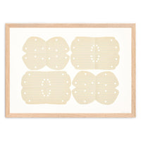 Atelier Cph（アトリエ・シーピーエイチ）は、デンマーク・コペンハーゲンを拠点とするデザインスタジオ兼アートブランドです。ミニマルで構築的なビジュアルを特徴とし、抽象アートやコラージュを中心としたアートポスターを多数手がけています。北欧デザインらしい洗練された感性とバランスの取れた構成美が魅力で、リビング、寝室、書斎、オフィスなど、あらゆる空間に調和と静けさをもたらします。幾何学的なモチーフを用いたアートは、ギャラリーウォールやモダンインテリアのアクセントにも最適。高品質な紙と印刷による仕上がりで、インテリアとしての完成度も高く評価されています。北欧アートポスター、現代アート、ミニマルデザイン、韓国インテリアなど、幅広いスタイルにマッチするスタイリッシュなアートを探している方におすすめです。