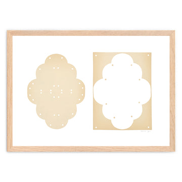 Atelier Cph（アトリエ・シーピーエイチ）は、デンマーク・コペンハーゲンを拠点とするデザインスタジオ兼アートブランドです。ミニマルで構築的なビジュアルを特徴とし、抽象アートやコラージュを中心としたアートポスターを多数手がけています。北欧デザインらしい洗練された感性とバランスの取れた構成美が魅力で、リビング、寝室、書斎、オフィスなど、あらゆる空間に調和と静けさをもたらします。幾何学的なモチーフを用いたアートは、ギャラリーウォールやモダンインテリアのアクセントにも最適。高品質な紙と印刷による仕上がりで、インテリアとしての完成度も高く評価されています。北欧アートポスター、現代アート、ミニマルデザイン、韓国インテリアなど、幅広いスタイルにマッチするスタイリッシュなアートを探している方におすすめです。